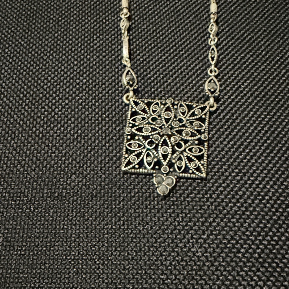 Elegant Silver Pendant Necklace - Picture 2 of 2